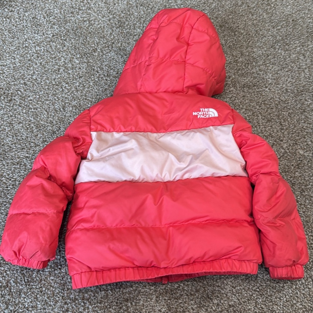 Toddler north face size 2 puffer coat - Picture 3 of 4